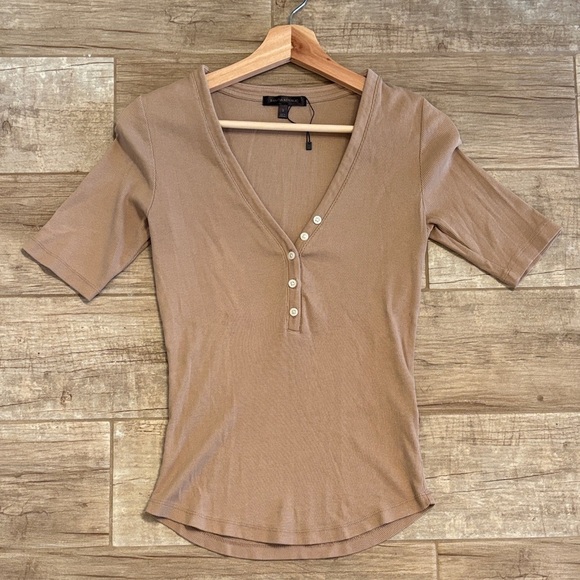 Banana Republic Tops - Banana Republic Beige Short Sleeve V-Neck Ribbed Top